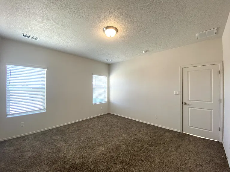 5845 Union Dr NE — Photo 11