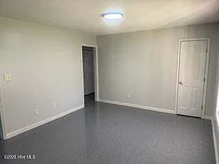 4 bed, 1.0 bath, 900 sqft, $1,095 — Photo 2
