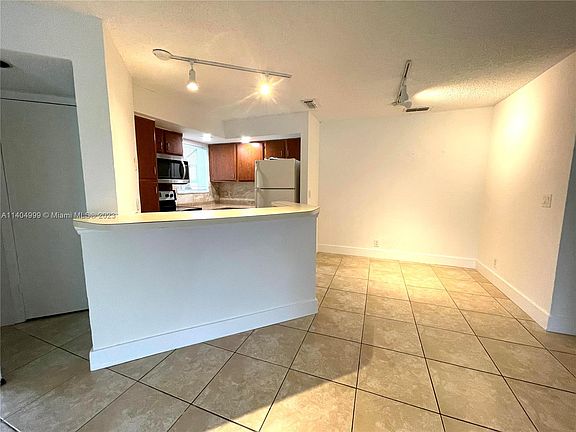 5th image of 3330 Pinewalk Dr N APT 1618