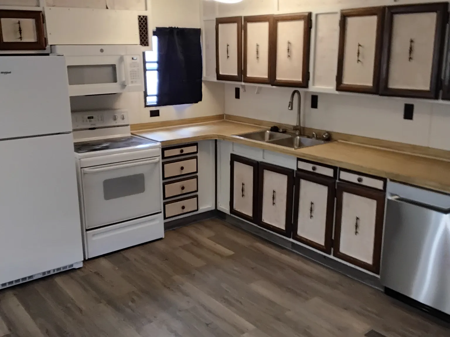 3 bed, 1200 sqft, $1,300 — Photo 2