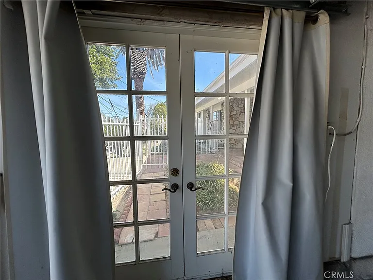 24010 Hatteras St — Photo 26
