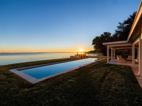218 Colony Point Rd S, Saint Petersburg, FL 33705