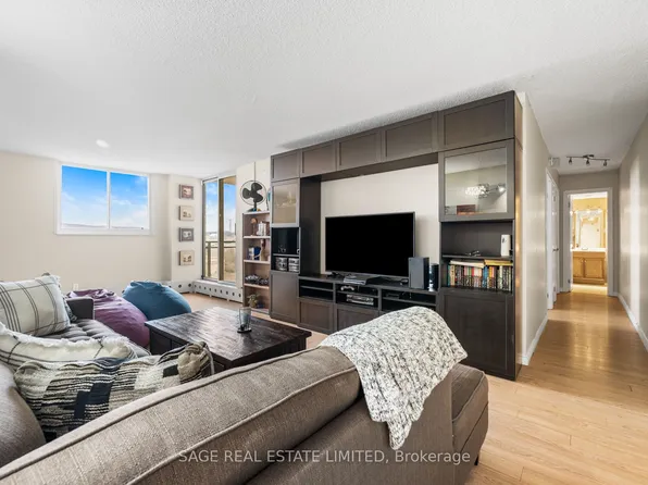 975 Warwick Ct #802, Burlington, ON L7T 3Z7