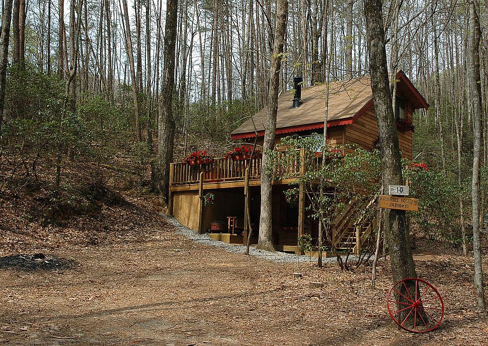 1st image of 10 Squirrel Hollow Dr