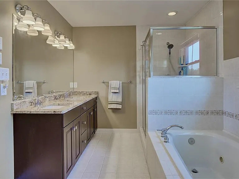12325 Six Ponds Ln — Photo 3