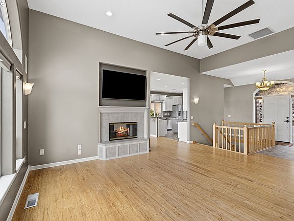 5th image of 215 Eagle Dr
