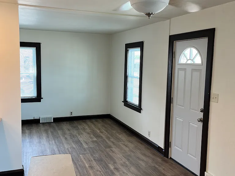 1631 W Wisconsin Ave — Photo 11