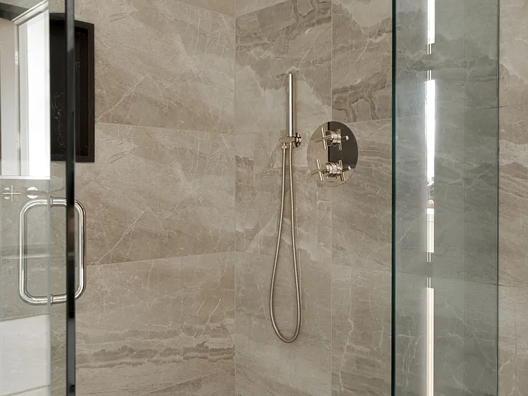 32 Rowanwood Ave #4 — Photo 23