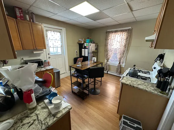 28 Monmouth St #4, Boston, MA 02128