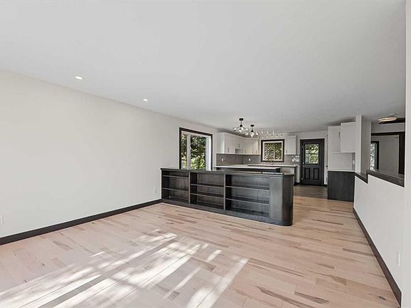 5th image of 1525 SW Mary Pl