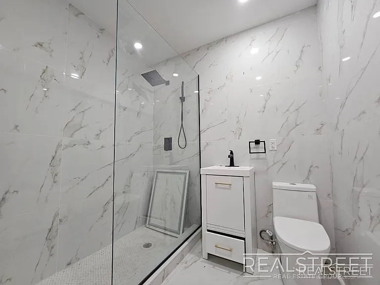 431 De Kalb Ave #3B — Photo 4