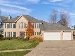 877 Stillwell Ct, Wheaton, IL 60189