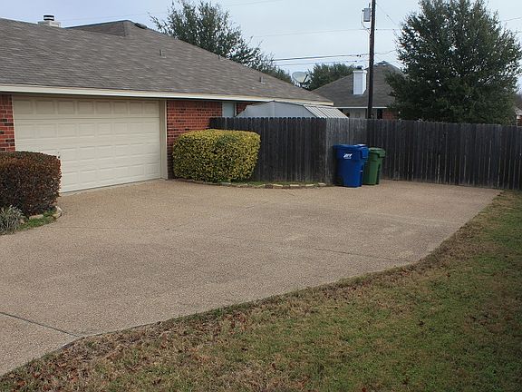 2nd image of 932 Eagles Nest Dr