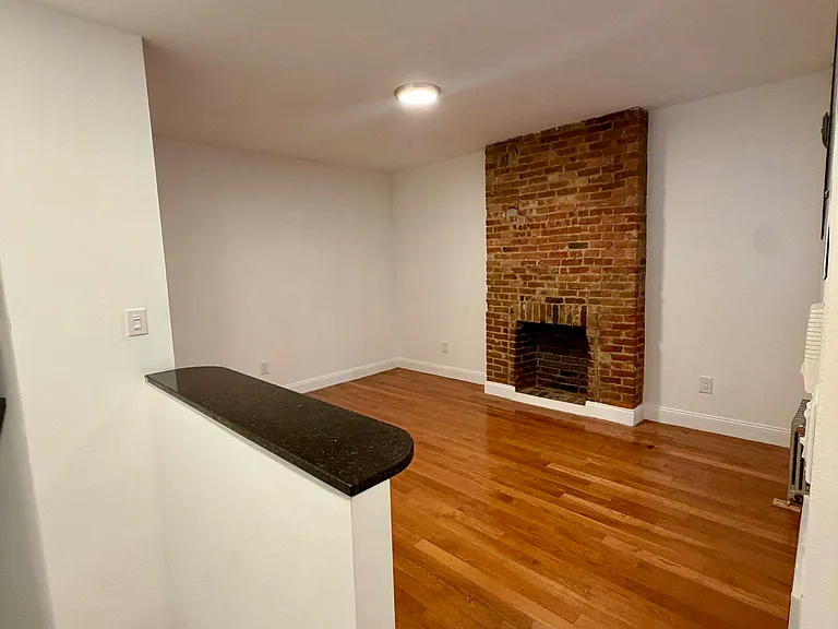 216 E 28th St #2DR — Photo 5