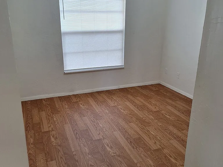 15590 Riverwood Ln — Photo 6