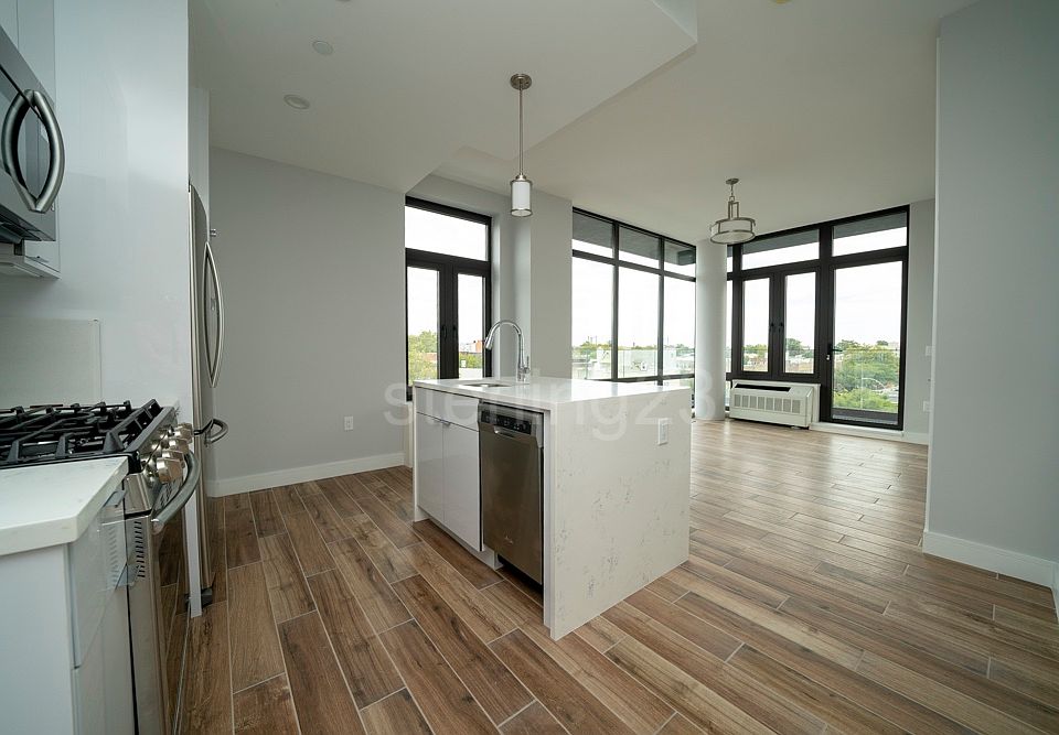 1st image of 3112 24th Ave #5B