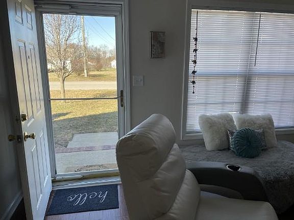 3rd image of 455 Cranklen Cir