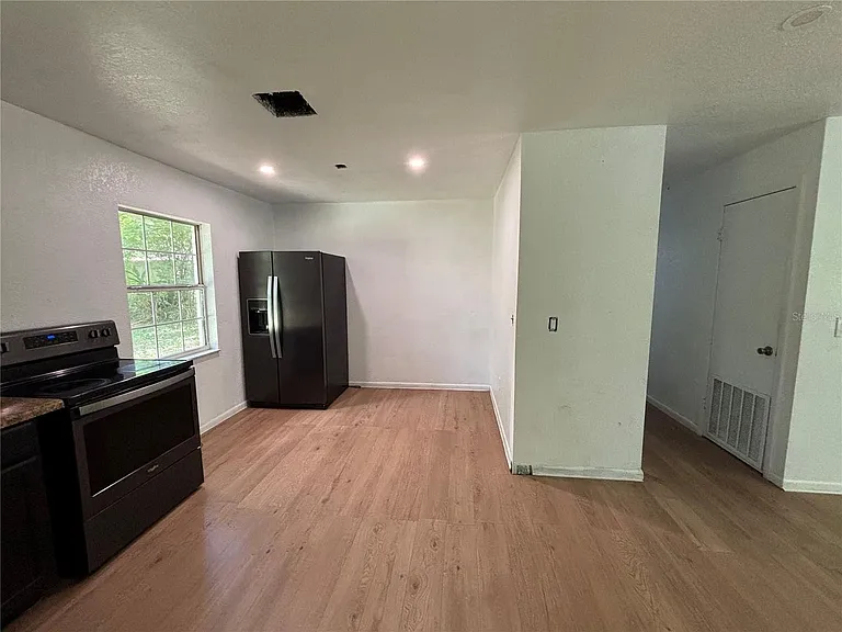 205 S Chandler Ave — Photo 8