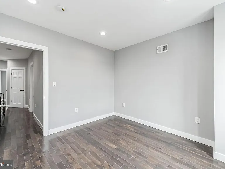 3414 Salmon St — Photo 9