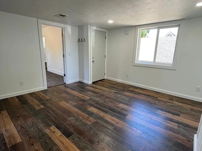 616 S Duluth Ave #2 — Photo 4