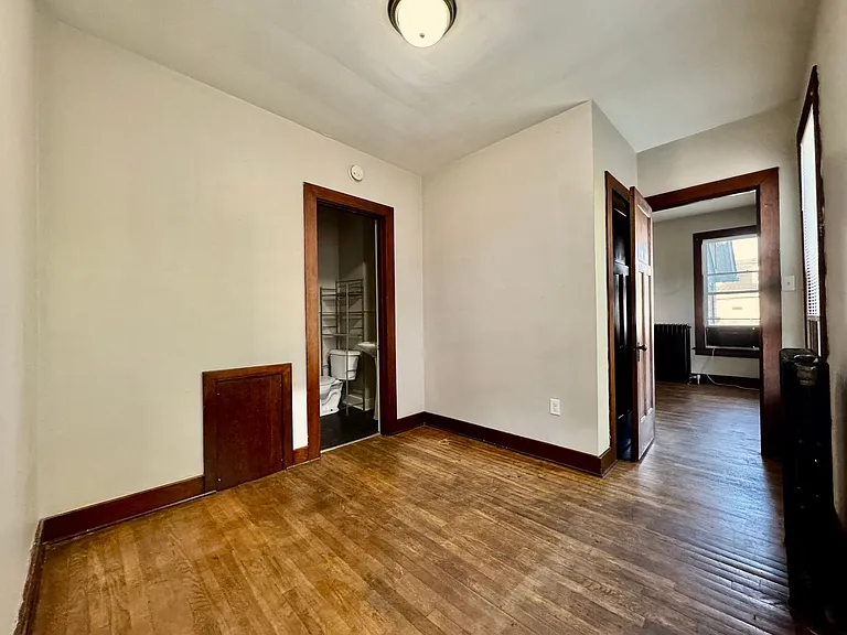 638 N Main St — Photo 13