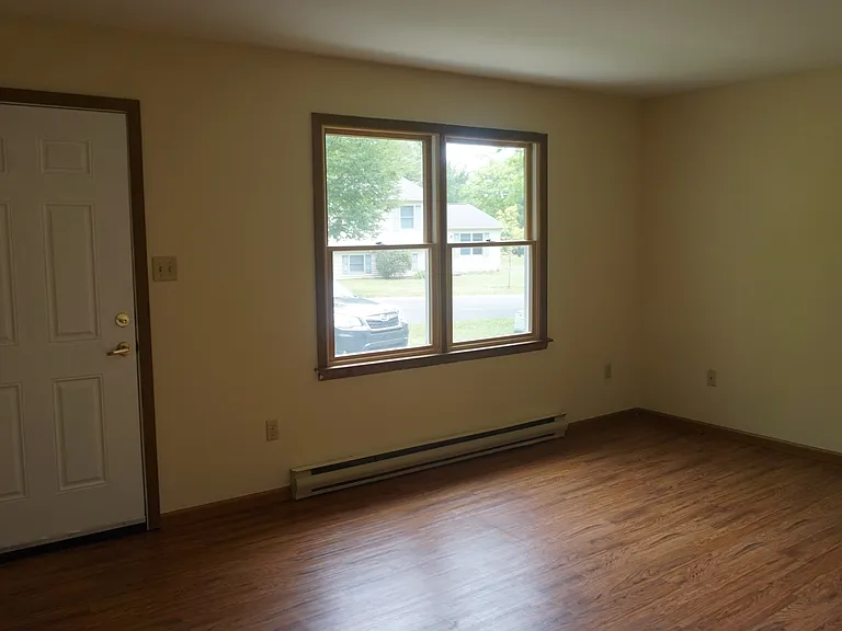 311 Juniper Dr — Photo 2