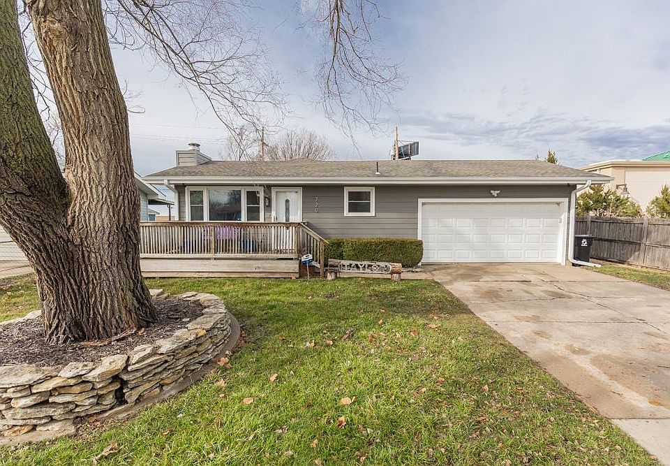 1st image of 720 Willow Dr