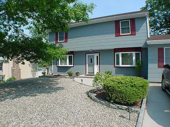 Close to Parkway & Beaches