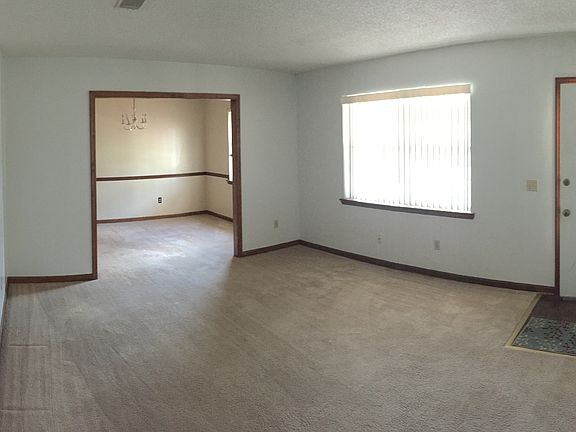 Entry Room/ Dining Room