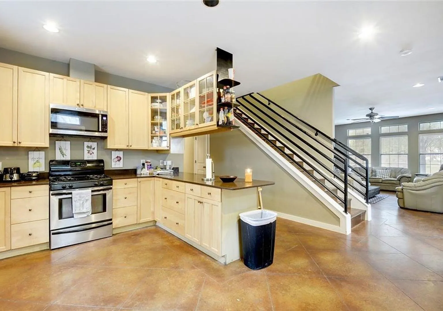 4500 Avenue C #B — Photo 1