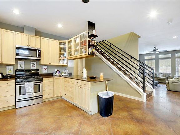 5th image of 4500 Avenue C