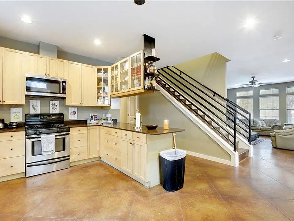 4500 Avenue C #B