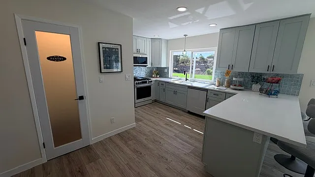 5 bed, 2352 sqft, $6,500 — Photo 4
