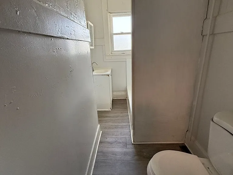 101 W Walnut St — Photo 16