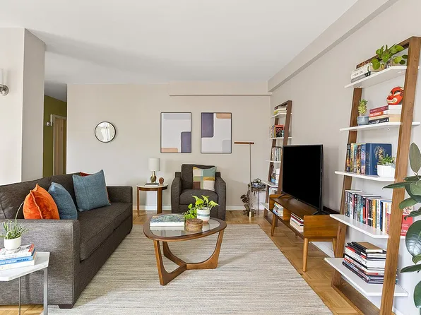 361 Clinton Ave APT 3A, Brooklyn, NY 11238