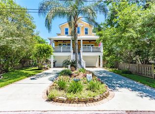 211 Oak Rd, Clear Lake Shores, TX 77565