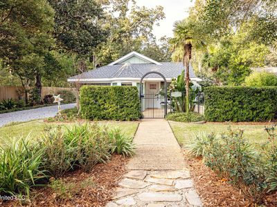 703 Mosley Ave, Ocean Springs, MS, 39564