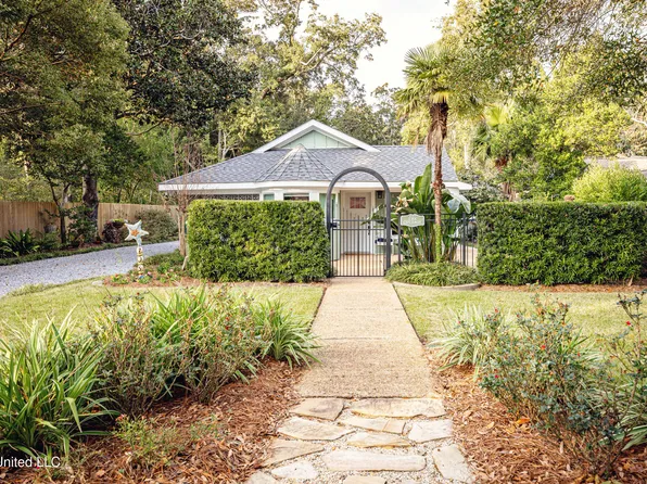 703 Mosley Ave, Ocean Springs, MS 39564