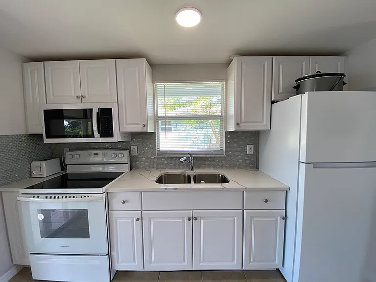 3415 Palm Dr #1 — Photo 11