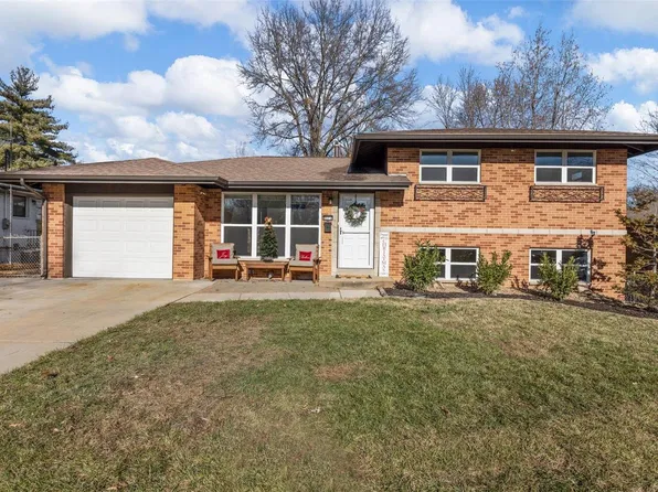 8571 Loyd Dr, Saint Louis, MO 63114