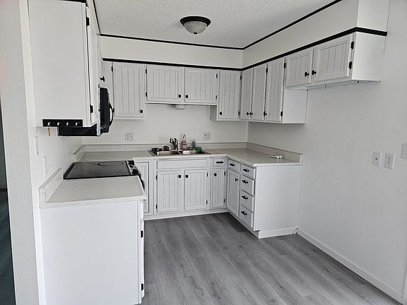 4th image of 95 Broadmoor Dr