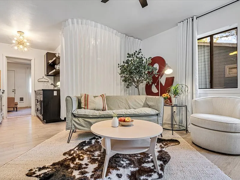 1 bed, 1.0 bath, 600 sqft, $2,500 — Photo 1