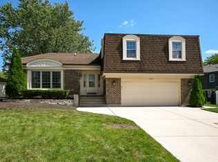 2255 Appleby Dr, Wheaton, IL 60189