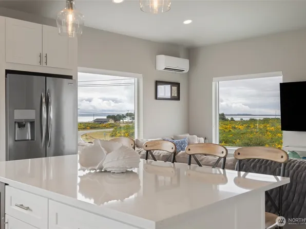 1038 Point Brown Avenue SE, Ocean Shores, WA 98569