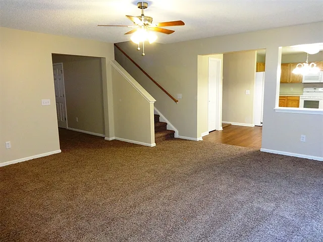 5 bed, 2.5 bath, 2644 sqft, $2,855 — Photo 4