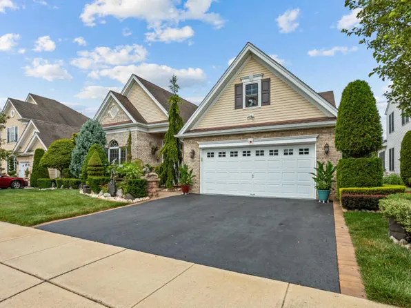 6 Crooked Stick Pl, Monroe Township, NJ 08831