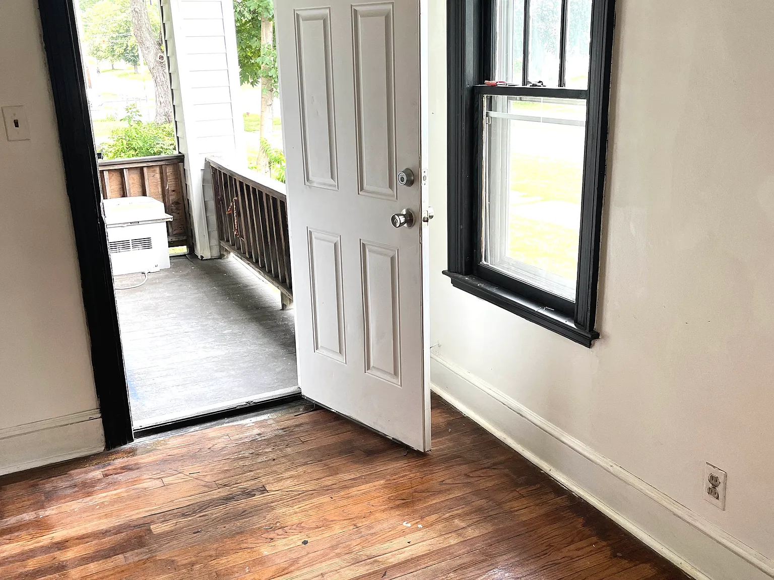 2 bed, 1400 sqft, $1,350 — Photo 3