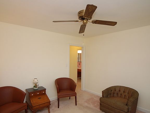 3rd image of 218 Westridge Dr