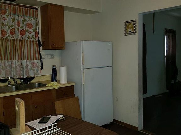3rd image of 715 E 22nd St