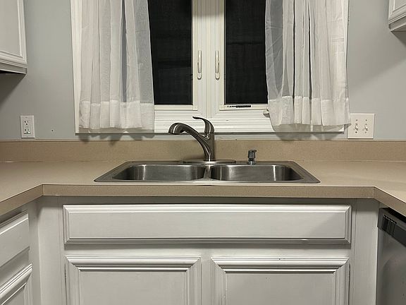 4th image of 490 Fairbrook St #2
